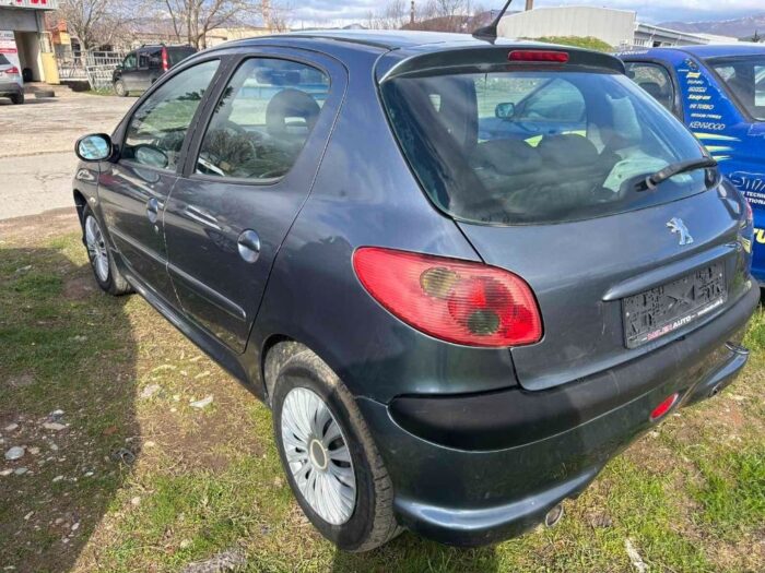 Peugeot 206 1.4i Август 2004, Хечбеk - Image 5