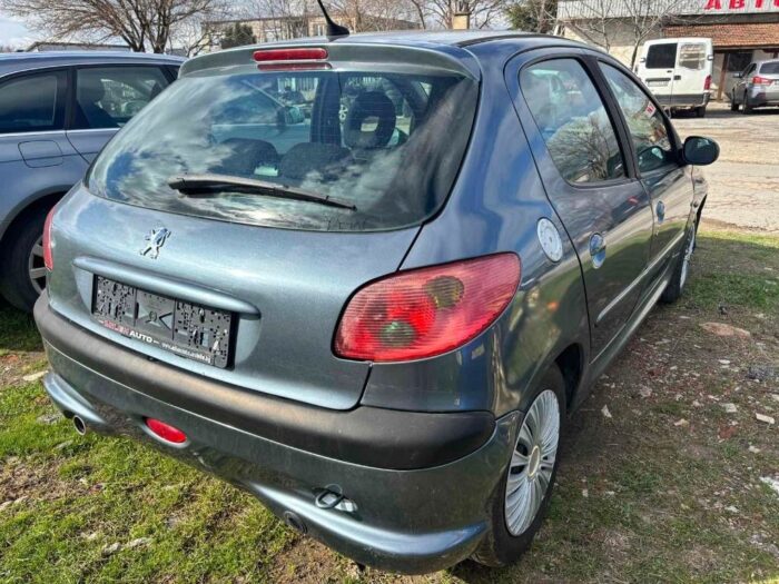 Peugeot 206 1.4i Август 2004, Хечбеk - Image 4