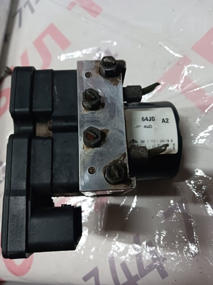 ABS помпа Suzuki  Vitara 1.9D 2007г. № 64J0 06.2102-6579.4 - Image 2