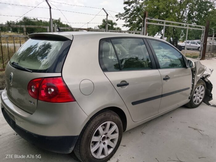 VW Golf Variant 1.9D BKC 2004г. - автомобил за части - Image 4