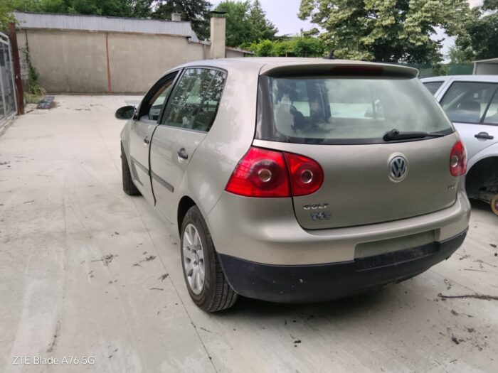 VW Golf Variant 1.9D BKC 2004г. - автомобил за части - Image 3
