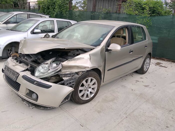 VW Golf Variant 1.9D BKC 2004г. - автомобил за части - Image 2