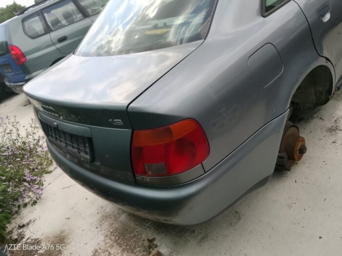 Audi A4 1.6I ADP Май 1996, Седан, Употребяван автомобил, За части, Бензин, Ръчни скорости, 101к.с., 4/5 врати, Сив металик - Image 4