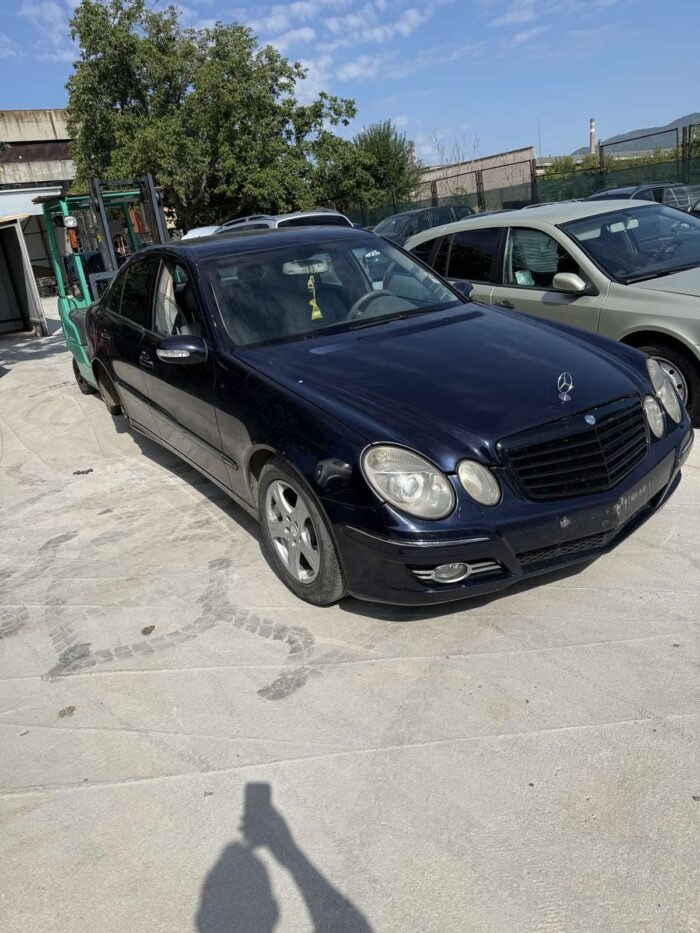 Mercedes-Benz E 270 2.7CDI -За части - Image 2