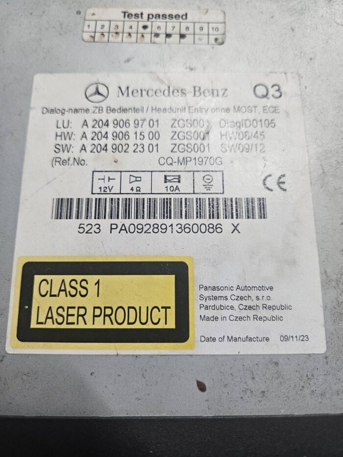 Mercedes W204 – Автомобилно радио Audio 20 (модел 2008 г., номер 2049069701) – Контролен панел - Image 4