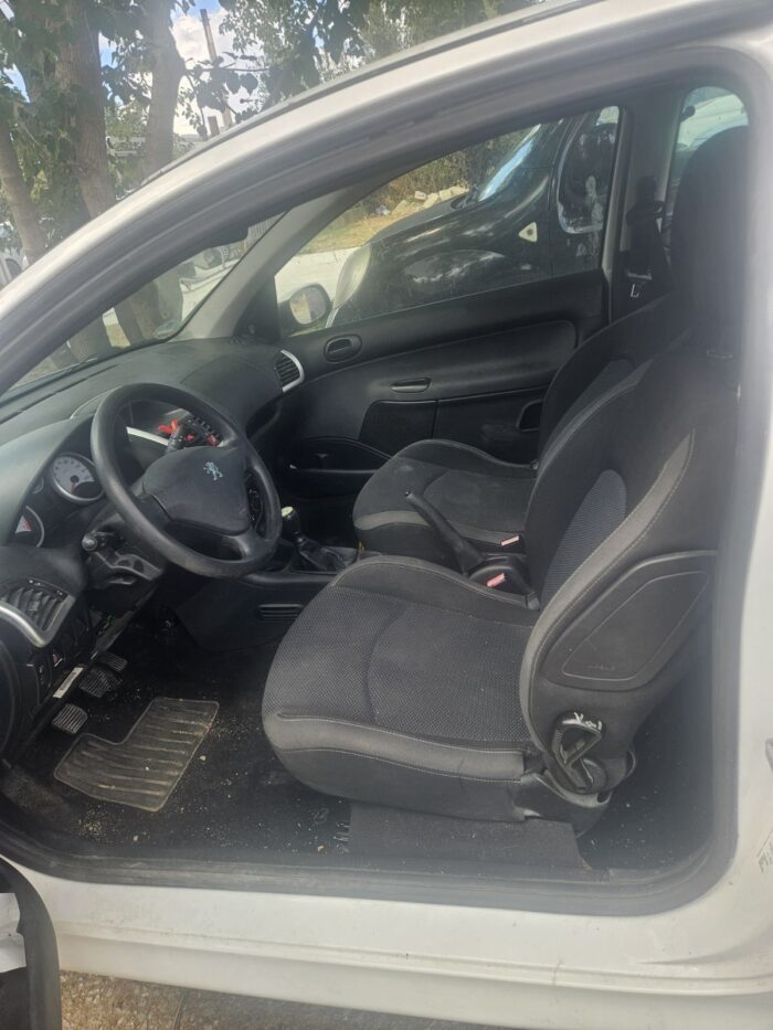 Peugeot 206 Plus 1.2I 2009г. - Image 6