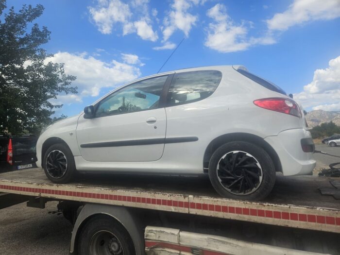 Peugeot 206 Plus 1.2I 2009г. - Image 2