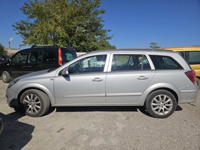 Opel Astra 1.9D 2006Г. -ЗА ЧАСТИ - Image 3